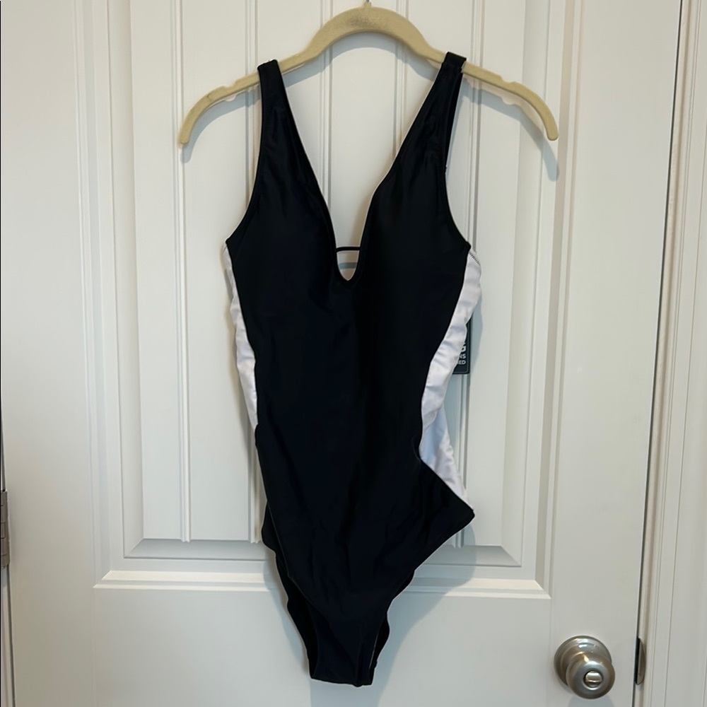 Black and White One-Piece Swimsuit Tik Tok viral slimming suit